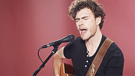 Vance Joy's Acoustic Serenade: A Night of Melodic Magic Under the Stars!