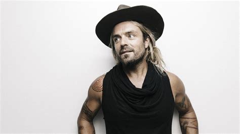 Xavier Rudd Koncert: Muzyczna Odyseja z Nutą Australijskiego Słońca!